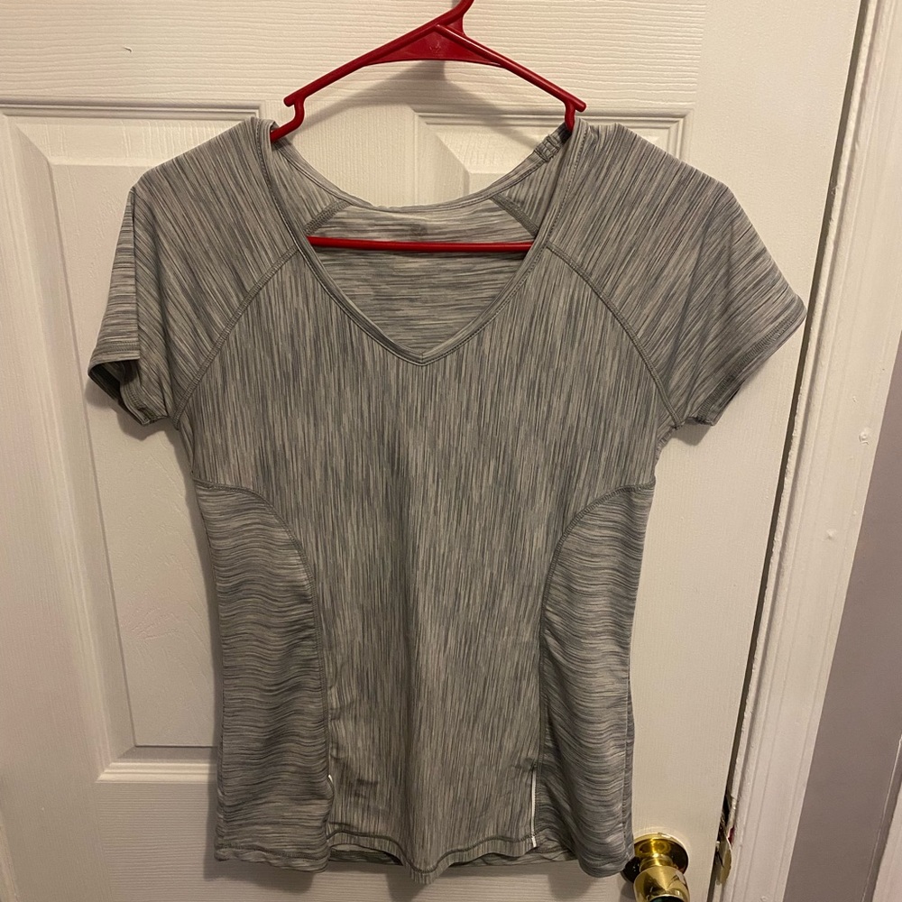 Women’s old navy athletic top silver stretchy fit size M
